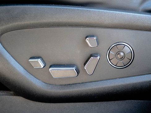 Used 2018 Lincoln MKX Reserve w/ Driver Assistance Package image 19