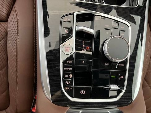 Used 2026 BMW X7 xDrive40i w/ M Sport Package AWD/4WD image 18