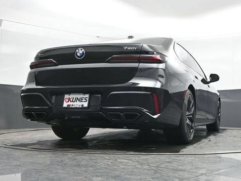 Used 2023 BMW 760i xDrive w/ Executive Package AWD/4WD image 39