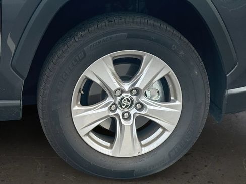 Used 2025 Toyota RAV4 XLE AWD/4WD image 9