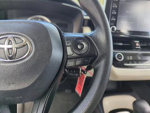 Used 2020 Toyota Corolla LE image 16