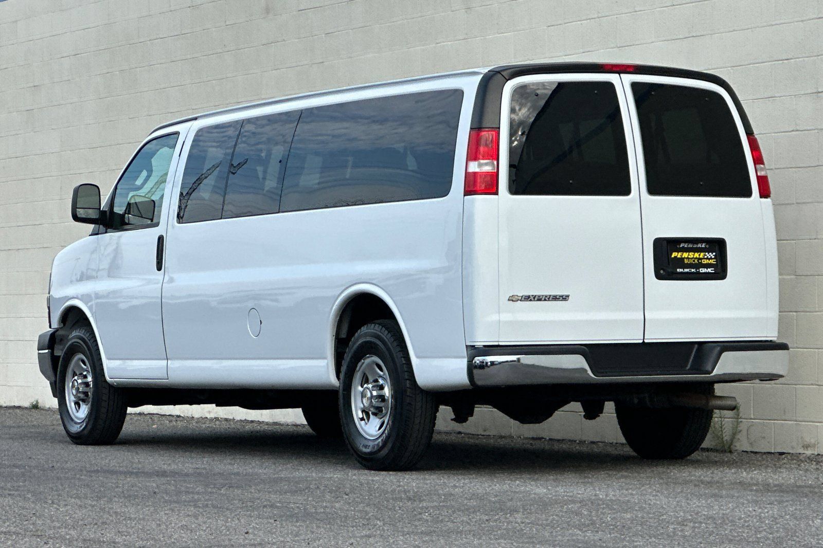 Certified 2024 Chevrolet Express 3500 LT w/ LT Preferred Equipment Group RWD image 6