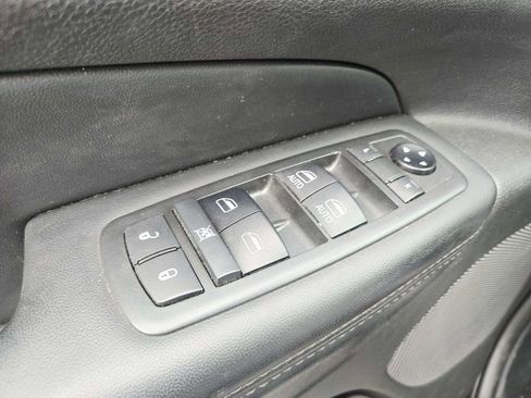 Used 2019 Jeep Grand Cherokee Limited image 37