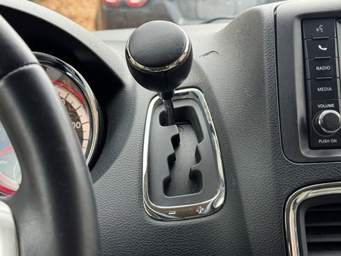 Used 2013 Dodge Grand Caravan SXT w/ UConnect Hands-Free Group image 21