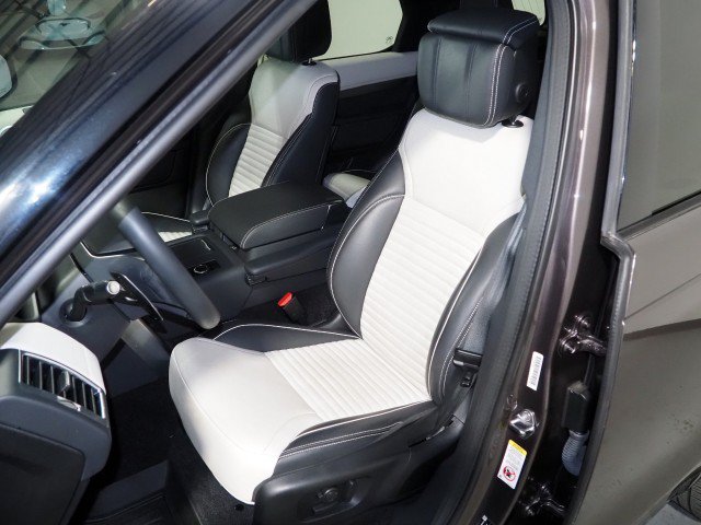 Used 2024 Land Rover Discovery Dynamic SE AWD/4WD image 14