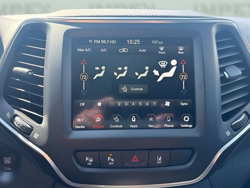 Used 2023 Jeep Cherokee Altitude Lux AWD/4WD image 9