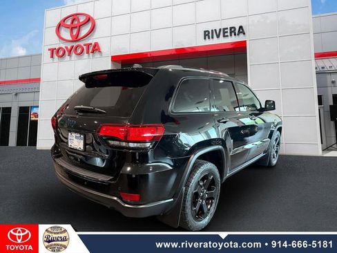 Used 2018 Jeep Grand Cherokee Laredo AWD/4WD image 6