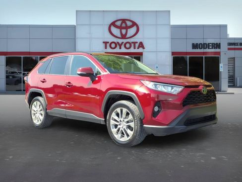 Used 2019 Toyota RAV4 XLE Premium FWD image 7