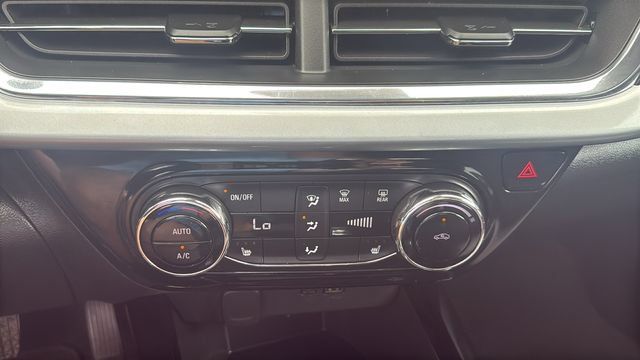 Used 2025 Chevrolet Trax LT w/ LT Convenience Package FWD image 21