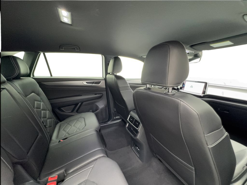 Used 2024 Volkswagen Atlas Cross Sport SE FWD image 27