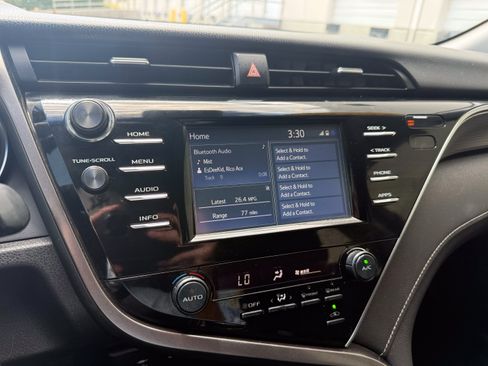 Used 2018 Toyota Camry SE FWD image 20
