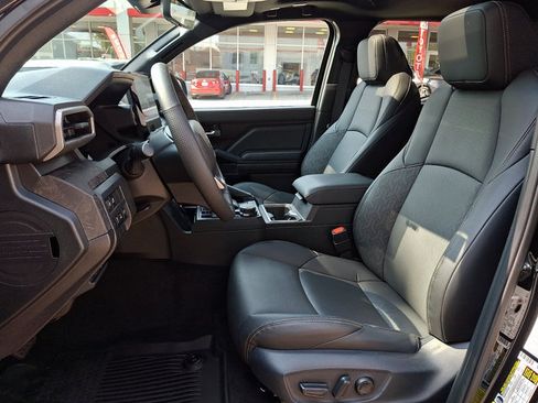 Used 2025 Toyota Tacoma Limited AWD/4WD image 14