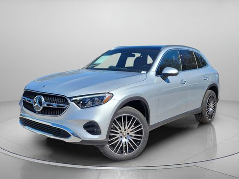 Certified 2026 Mercedes-Benz GLC 300 image 2