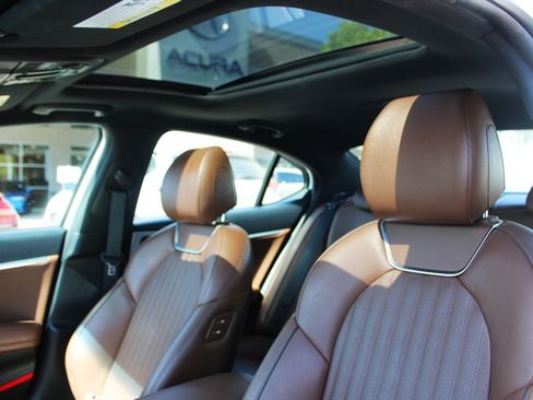 Used 2021 Genesis G70 3.3T RWD image 12