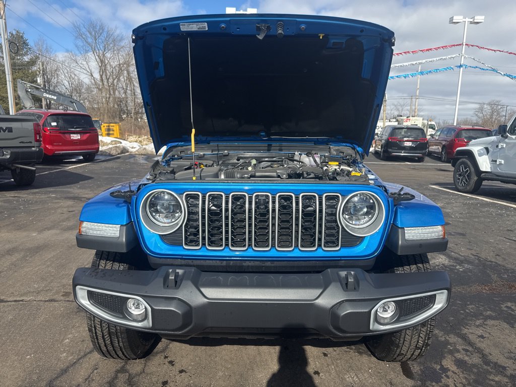 Used 2025 Jeep Wrangler Unlimited Sahara w/ Safety Group AWD/4WD image 9