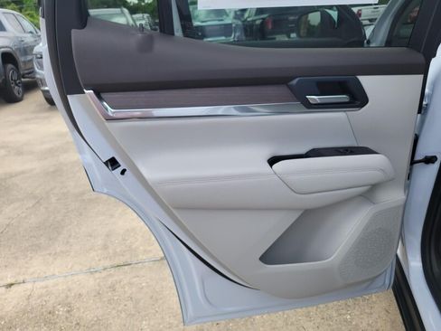 New 2026 GMC Terrain Denali w/ LPO, Floor Liner Package AWD/4WD image 30