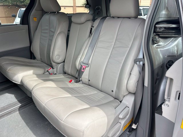 Used 2013 Toyota Sienna LE FWD image 12