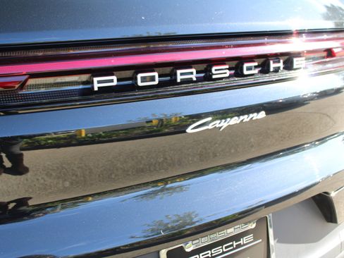 Certified 2025 Porsche Cayenne image 14