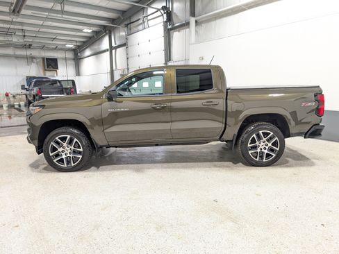 Used 2024 Chevrolet Colorado Z71 w/ Z71 Convenience Package 2 image 6