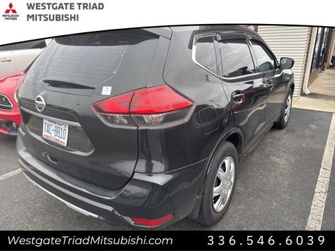 Used 2017 Nissan Rogue S image 10