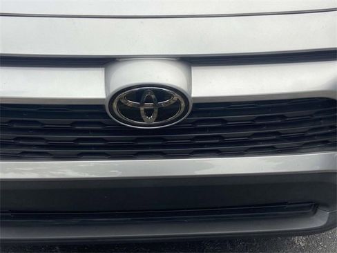 Used 2022 Toyota RAV4 XLE w/ Convenience Package image 10