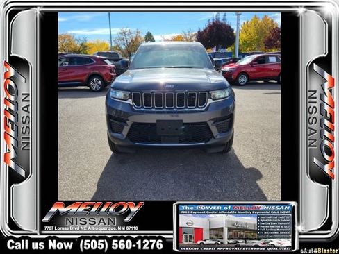 Used 2025 Jeep Grand Cherokee Laredo image 5