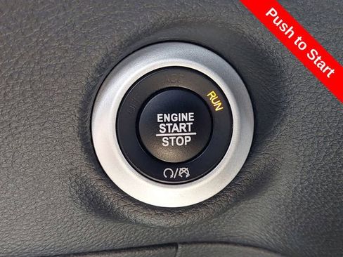 Used 2023 Chrysler Pacifica Touring image 19