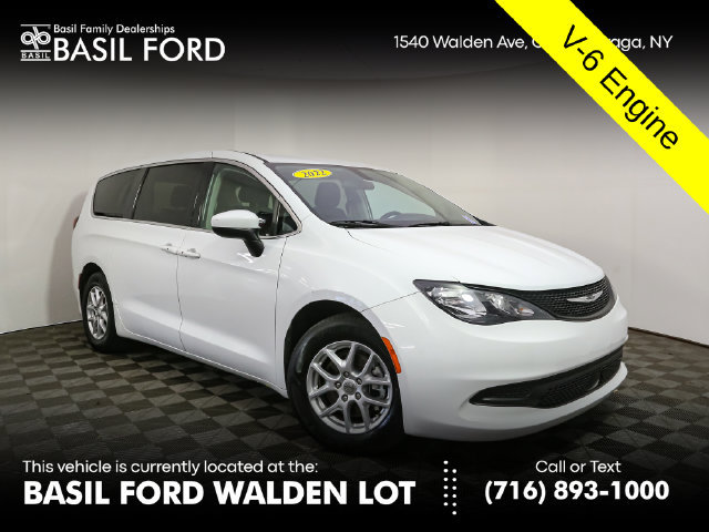 Used 2022 Chrysler Voyager LX FWD image 1