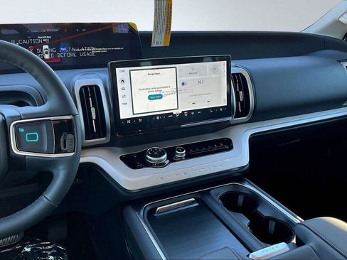 New 2025 Ford Expedition Active image 8