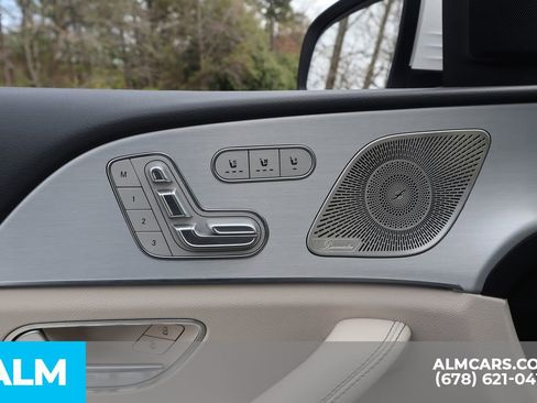 Used 2025 Mercedes-Benz GLS 450 4MATIC image 11