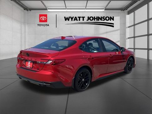 Used 2025 Toyota Camry SE FWD image 5