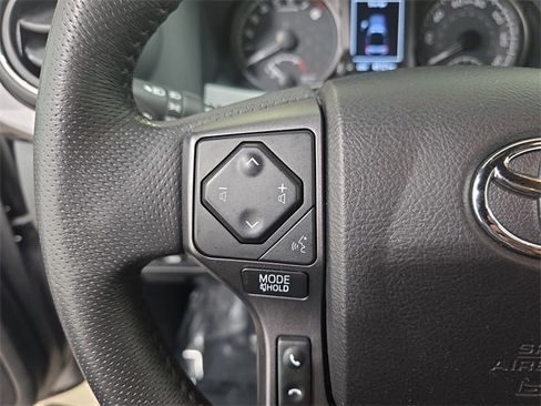 Used 2022 Toyota Tacoma TRD Sport image 17