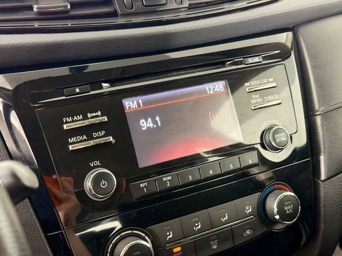 Used 2017 Nissan Rogue S FWD image 14