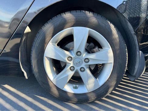 Used 2013 Hyundai Elantra GLS w/ Preferred Pkg image 14