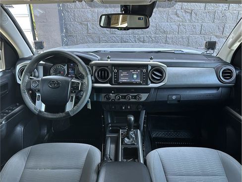 Used 2019 Toyota Tacoma SR5 AWD/4WD image 18
