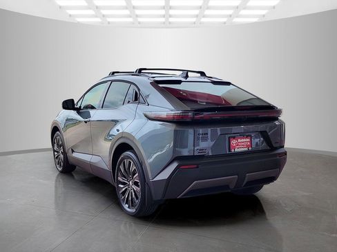 Used 2026 Toyota C-HR AWD/4WD image 7