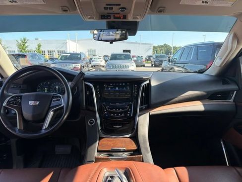 Used 2020 Cadillac Escalade Premium Luxury AWD/4WD image 14