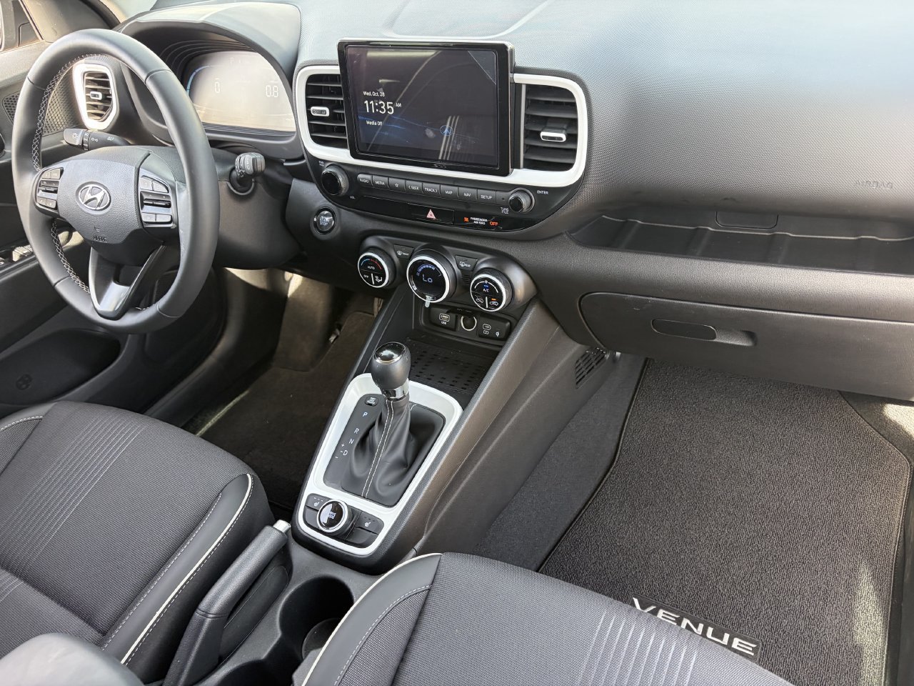 Used 2025 Hyundai Venue Limited FWD image 14
