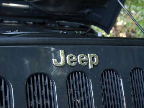 Used 2018 Jeep Wrangler Rubicon w/ Cold Weather Group image 36