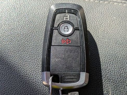 Used 2020 Ford Escape SE image 29