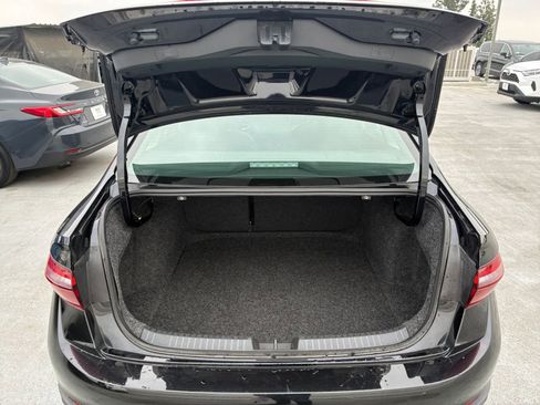 Used 2025 Volkswagen Jetta SE image 30