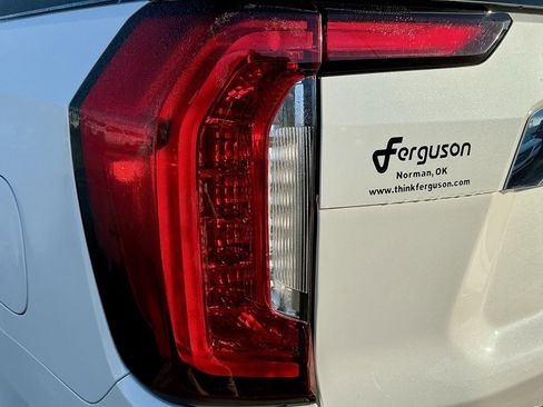 Used 2021 GMC Yukon XL SLT w/ SLT Luxury Plus Package image 16