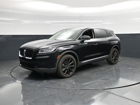 Used 2023 Lincoln Nautilus Reserve w/ Equipment Group 201A image 6