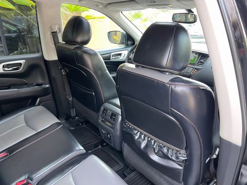 Used 2019 Nissan Pathfinder SL image 24