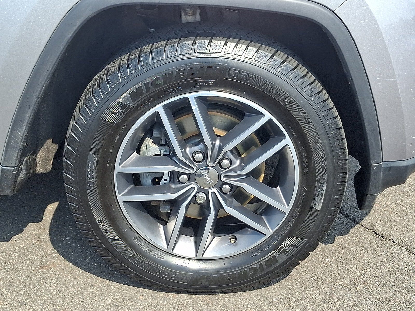 Used 2017 Jeep Grand Cherokee Limited AWD/4WD image 8