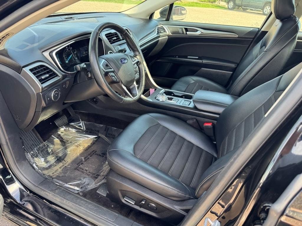 Used 2017 Ford Fusion SE w/ Equipment Group 601A FWD image 21