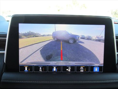 Used 2021 Chevrolet Tahoe Premier w/ Premium Package image 24