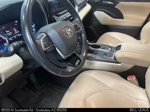 Used 2021 Toyota Highlander Platinum AWD/4WD image 19