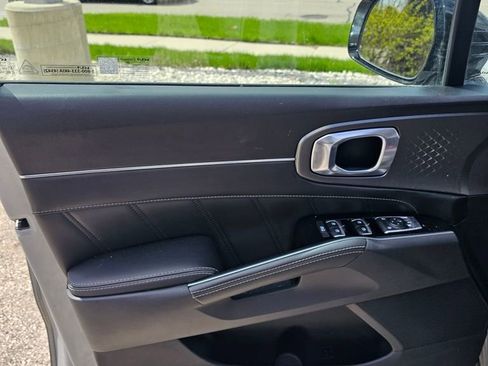 Used 2023 Kia Sorento SX AWD/4WD image 12