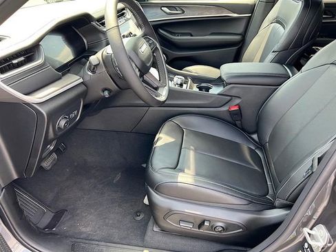 New 2025 Jeep Grand Cherokee L Limited w/ Luxury Tech Group II image 14